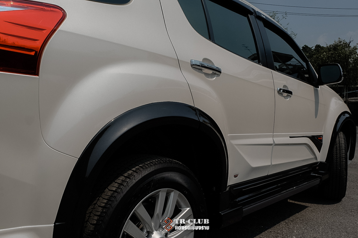 ชุดแต่งสเกิร์ตรอบคัน JAP MU-X 2017-2019