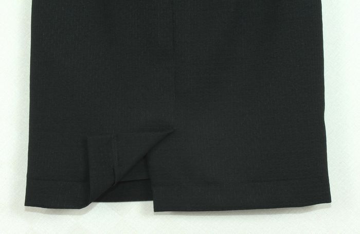 SK-267 กระโปรงแฟชั่น&ทำงาน ทรงสอบแบบผ่าหน้า ผ้า FENDI สีดำ ด้านหน้ากระโปรงจับจีบทวิส