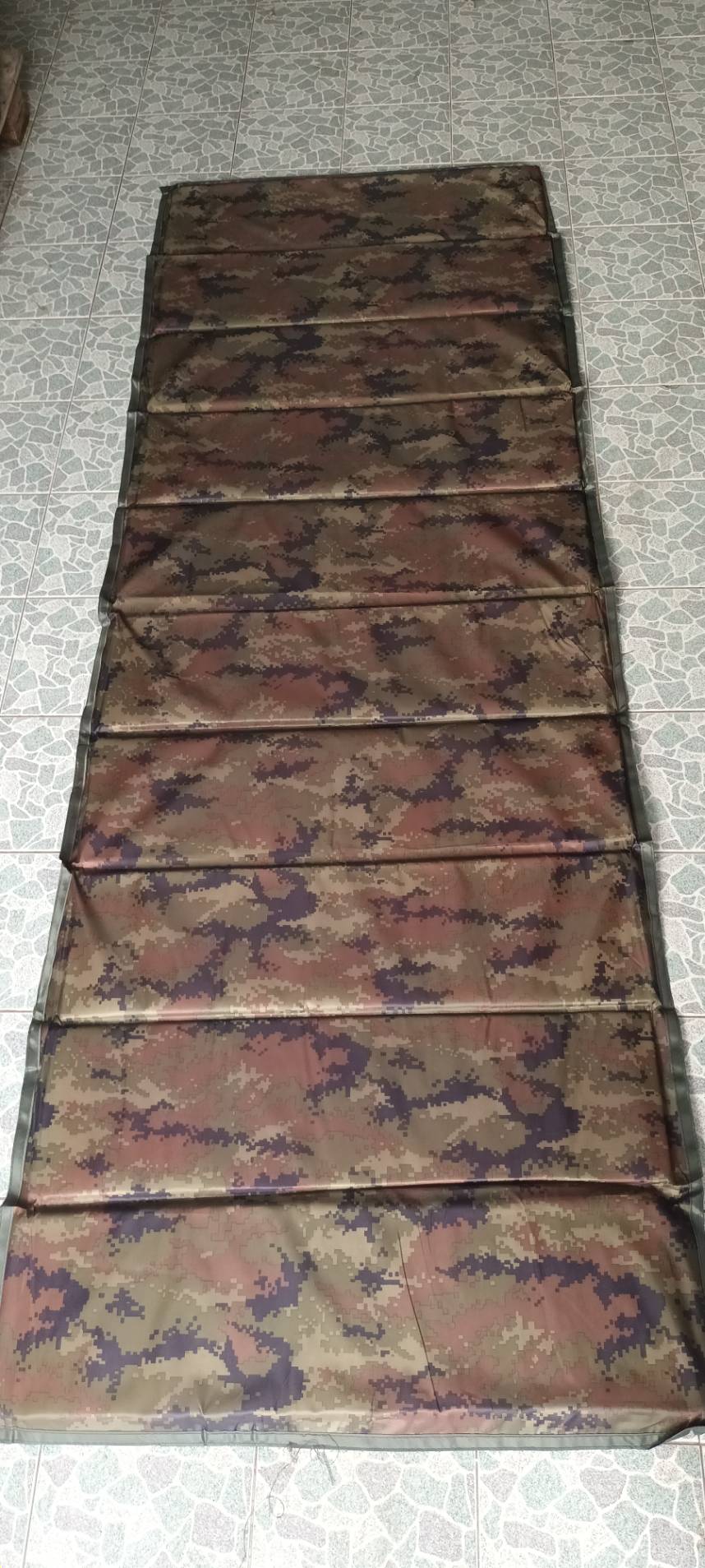 ขายแผ่นปูนอน แผ่นนอนป่า 70x200 ซม. หนา10มิล ลายพราง มี10 ท่อน นอนกันน้ำได้ดี