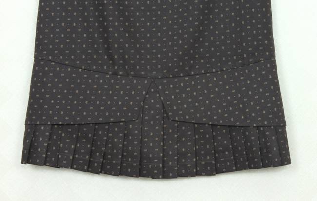 SK-284 กระโปรงแฟชั่น&ทำงาน ทรงสอบ ผ้าคอตต้อนญี่ปุ่นพิมพ์ลายลูกน้ำเล็กๆพื้นน้ำตาล ชายกระโปรงจับจีบรอบตัว