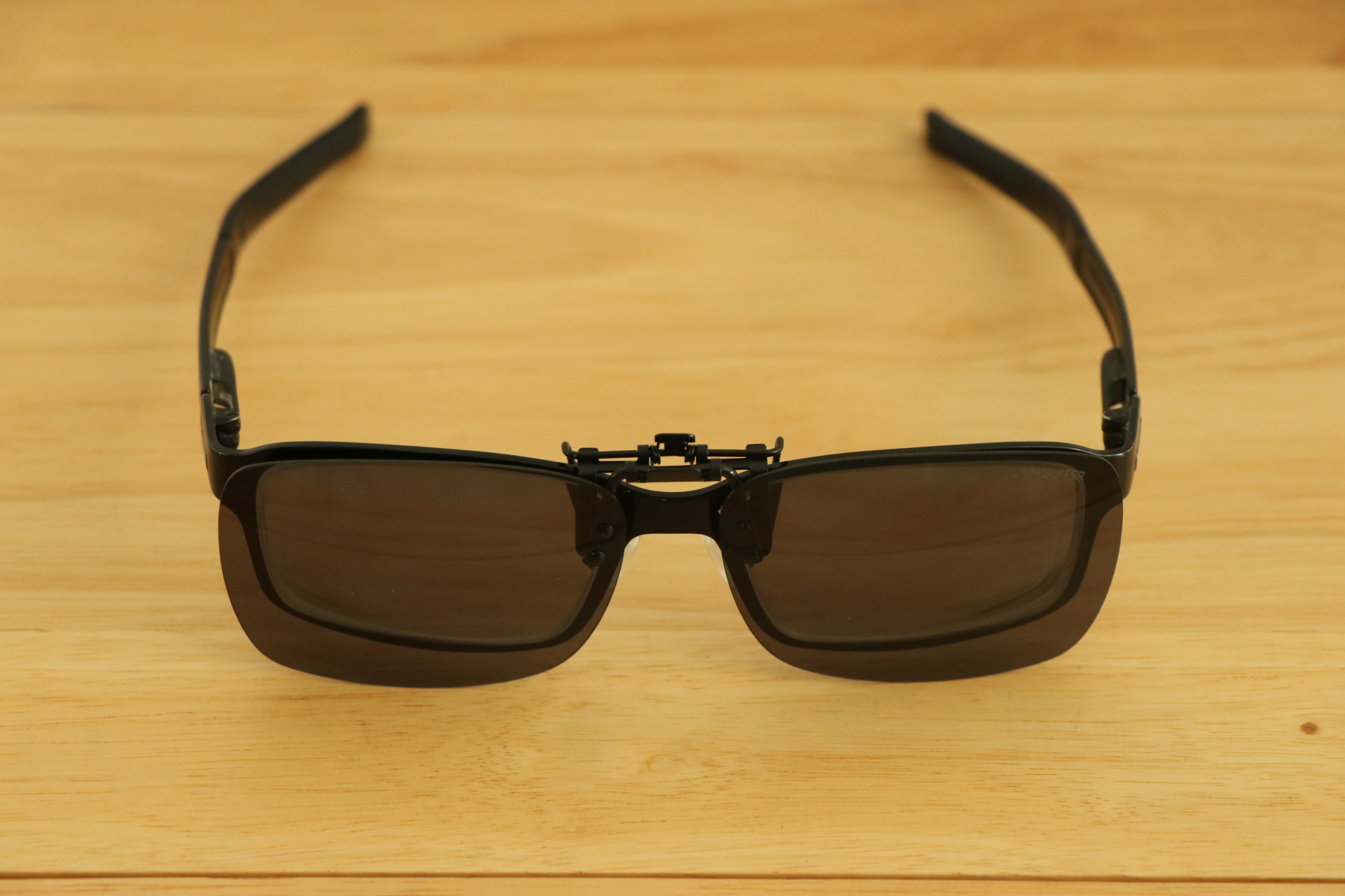 คลิปออนกันแดด Clipsster รุ่น Recster O Signature Edition เลนส์สีดำ