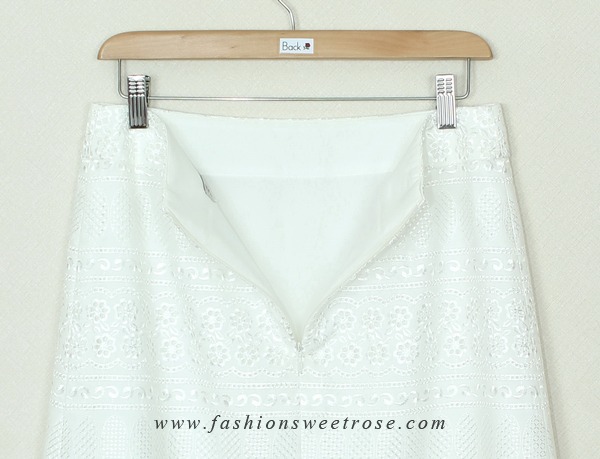 SK-331 กระโปรงทรงเอ ผ้าลูกไม้สีขาว ชายกระโปรงเป็นเชิงลูกไม้