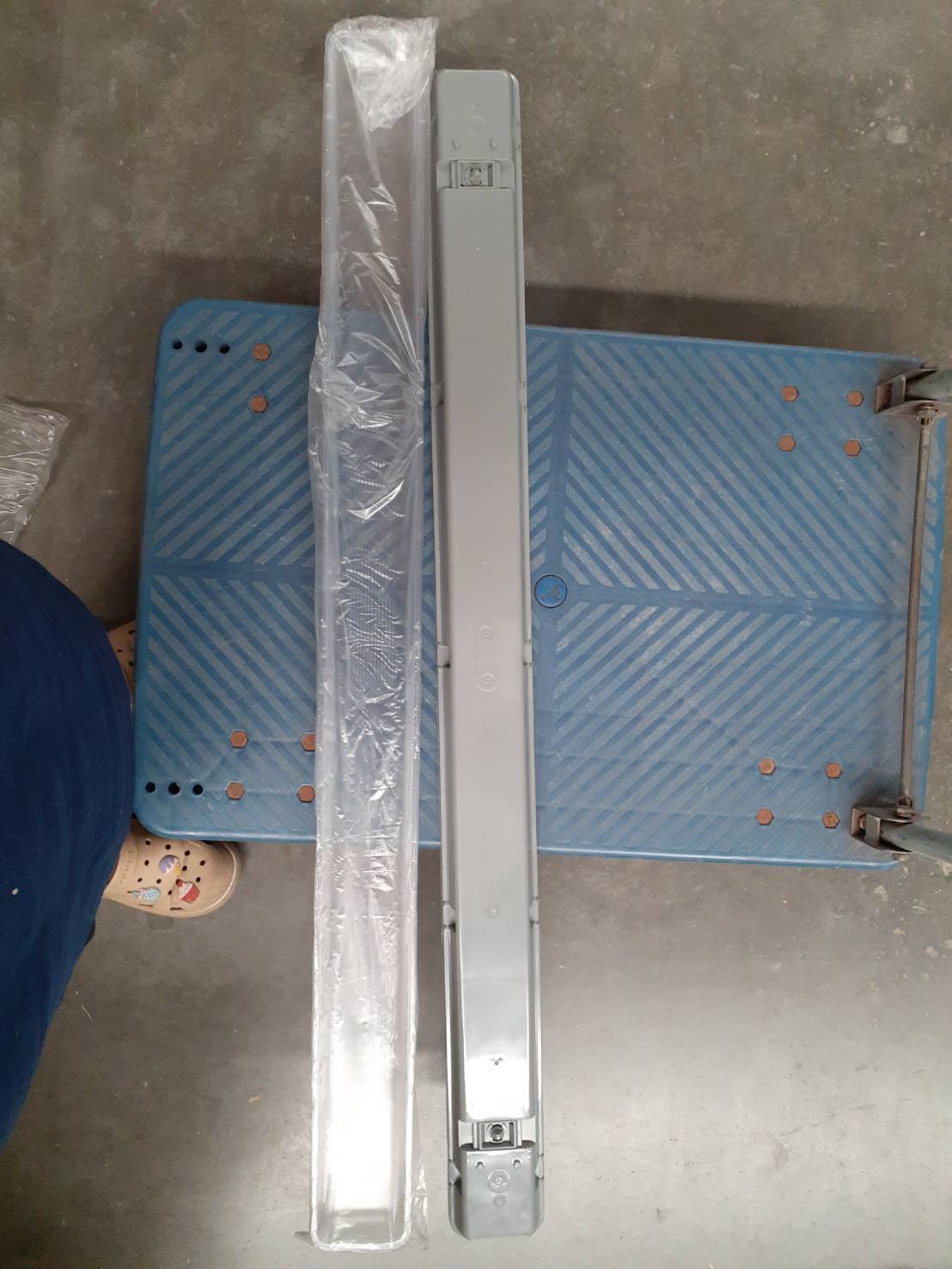 รางT8 กันฝน กันฝุ่นPVC จำนวน 8 โคม