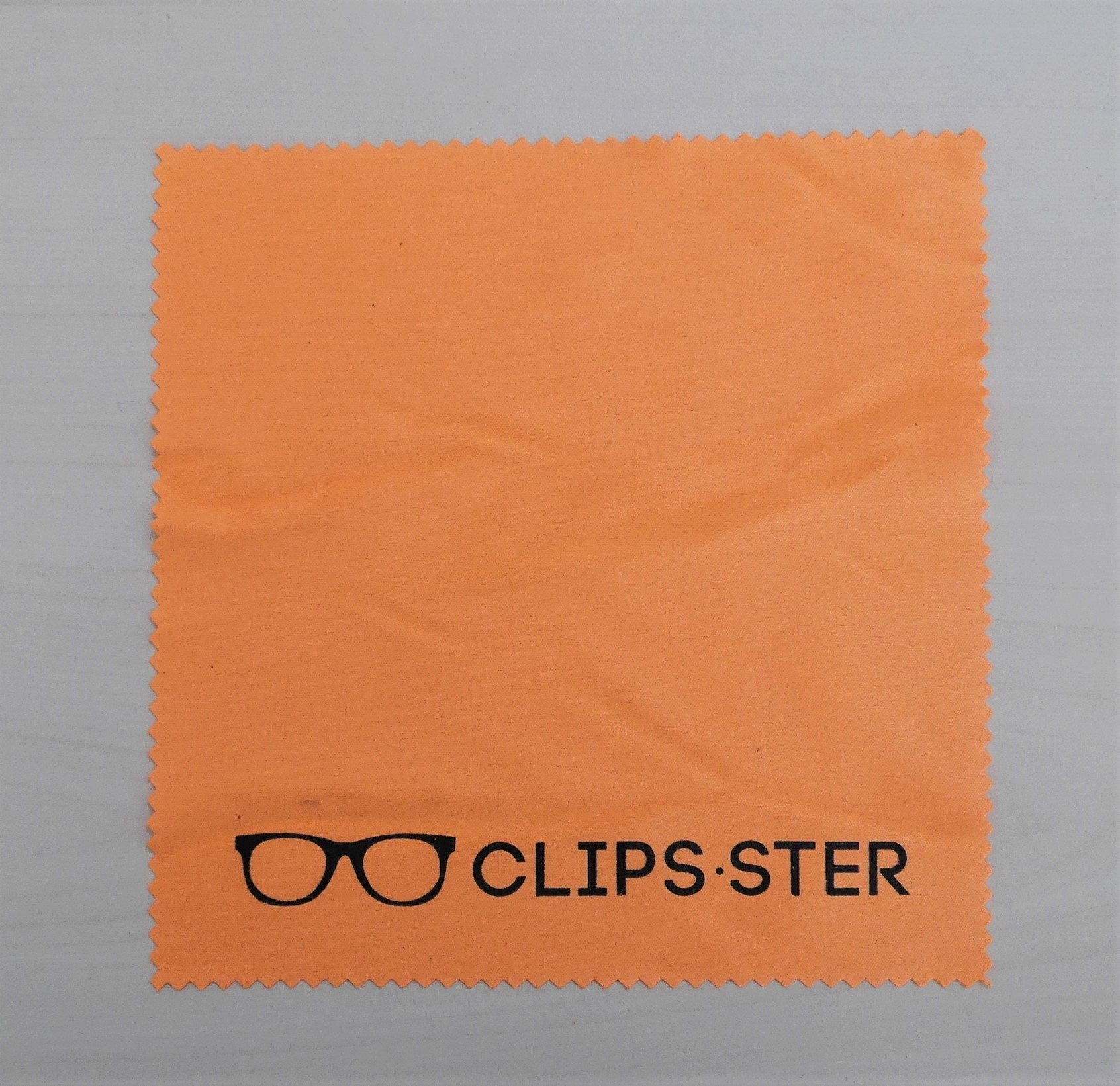 ผ้าเช็ดเลนส์แว่น Clipsster สีส้ม