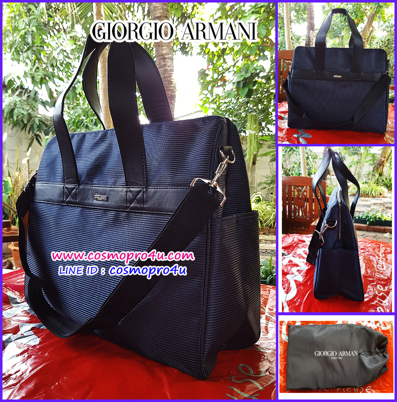 กระเป๋าอาร์มานี่ GIORGIO ARMANI สีน้ำเงินเข้ม-ดำ ทรง messenger สายสะพายถอด-ปรับความยาวได้ ถือไปทำงานเท่ๆใส่โน้ตบุ๊คได้ 15x13x6นิ้ว พร้อมถุงผ้า