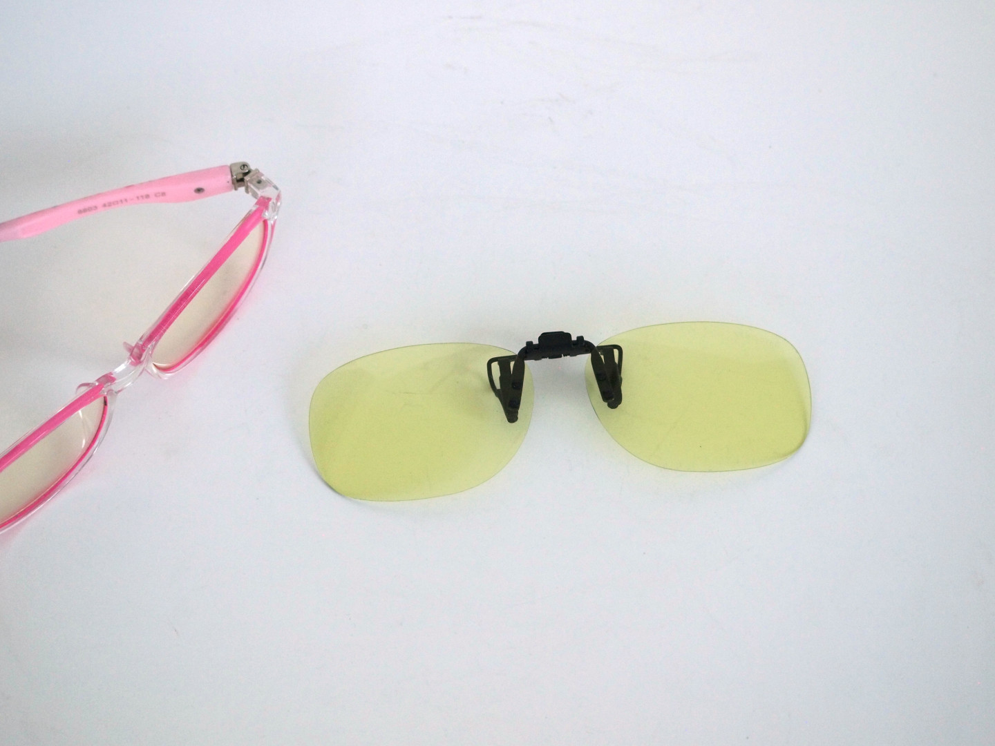 คลิปออนเลนส์กรองแสงสีฟ้า ถนอมสายตา Clipsster รุ่น J3053