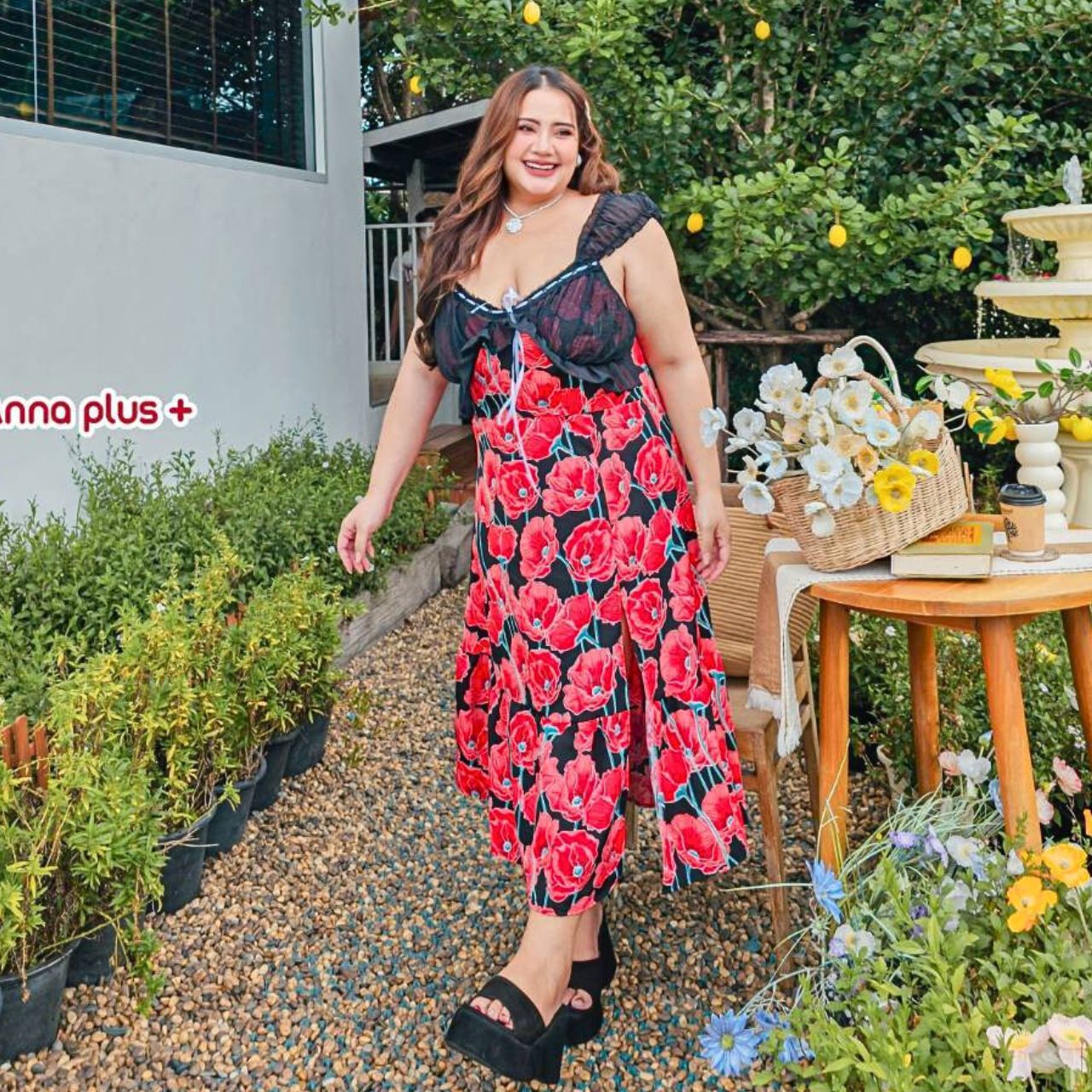 A222 เดรสสาวอวบ ลายดอก สม็อคหลัง ขาว ดำ อก 42-52 นิ้ว