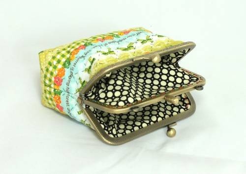 QLT-008 กระเป๋าปิ๊กแป๊กแบบ 2 ช่อง ใส่เหรียญและธนบัตร ผ้าลายโบว์และกระดุมโทนเขียว