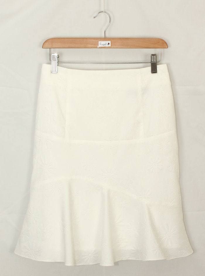 SK-219 กระโปรงแฟชั่น&ทำงาน ทรงย้วย ผ้าไหมอิตาลีพิมพ์นูนลายดอกไม้ สีขาวออฟไวท์