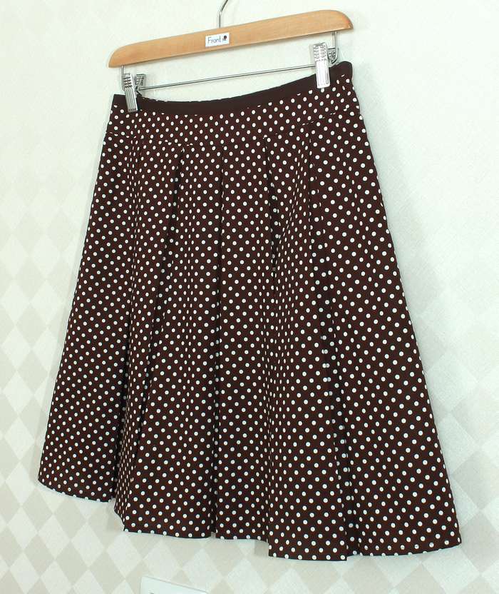 SK-270 กระโปรงแฟชั่น&ทำงาน ทรงบาน ผ้าคอตต้อนญี่ปุ่นพิมพ์จุดขาวพื้นน้ำตาลเข้ม