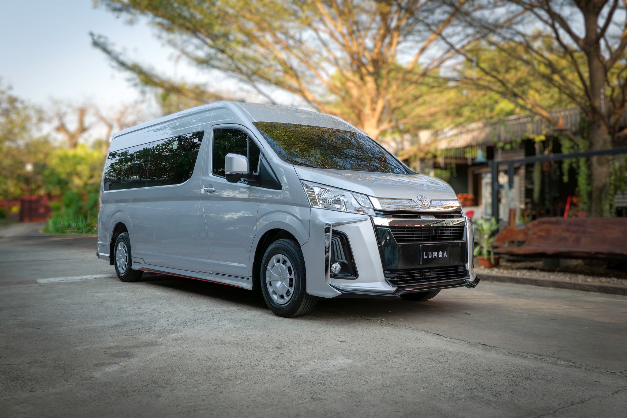 ชุดแต่งรอบคัน LUMGA : COMMUTER 2019-2024