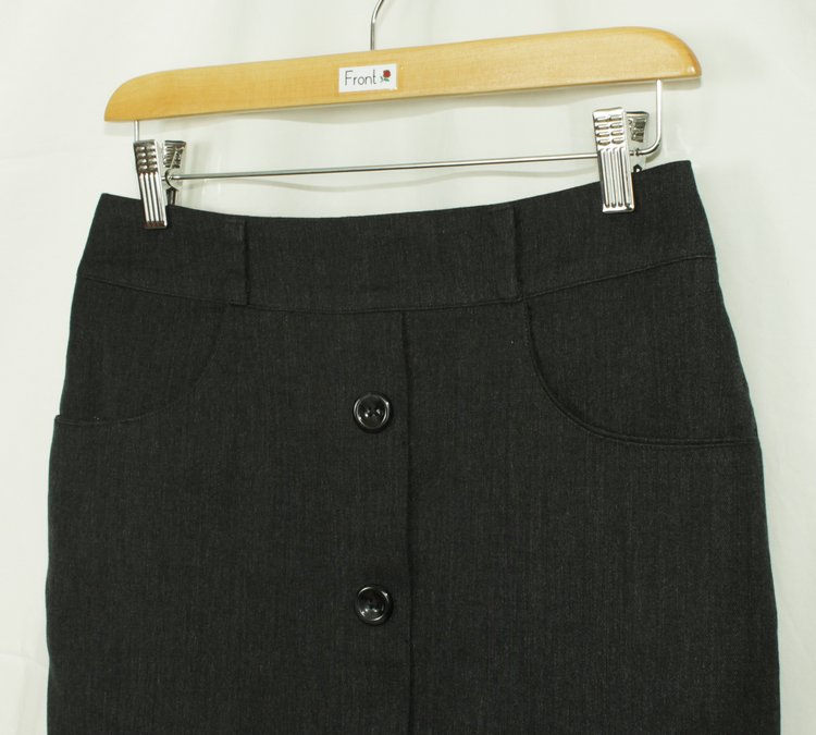 SK-180 กระโปรงแฟชั่น&ทำงาน ทรงสอบ ผ้าญี่ปุ่นสีดำ มีลายในตัว ตกแต่งด้วยกระดุม 4 เม็ด