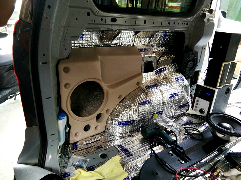 HYUNDAI H-1 TOURING 2016 [ ประตูไฟฟ้า 1 ข้าง + เครื่องเสียง + ชุดแต่งรอบคัน + แดมป์ ] {ณ3940}