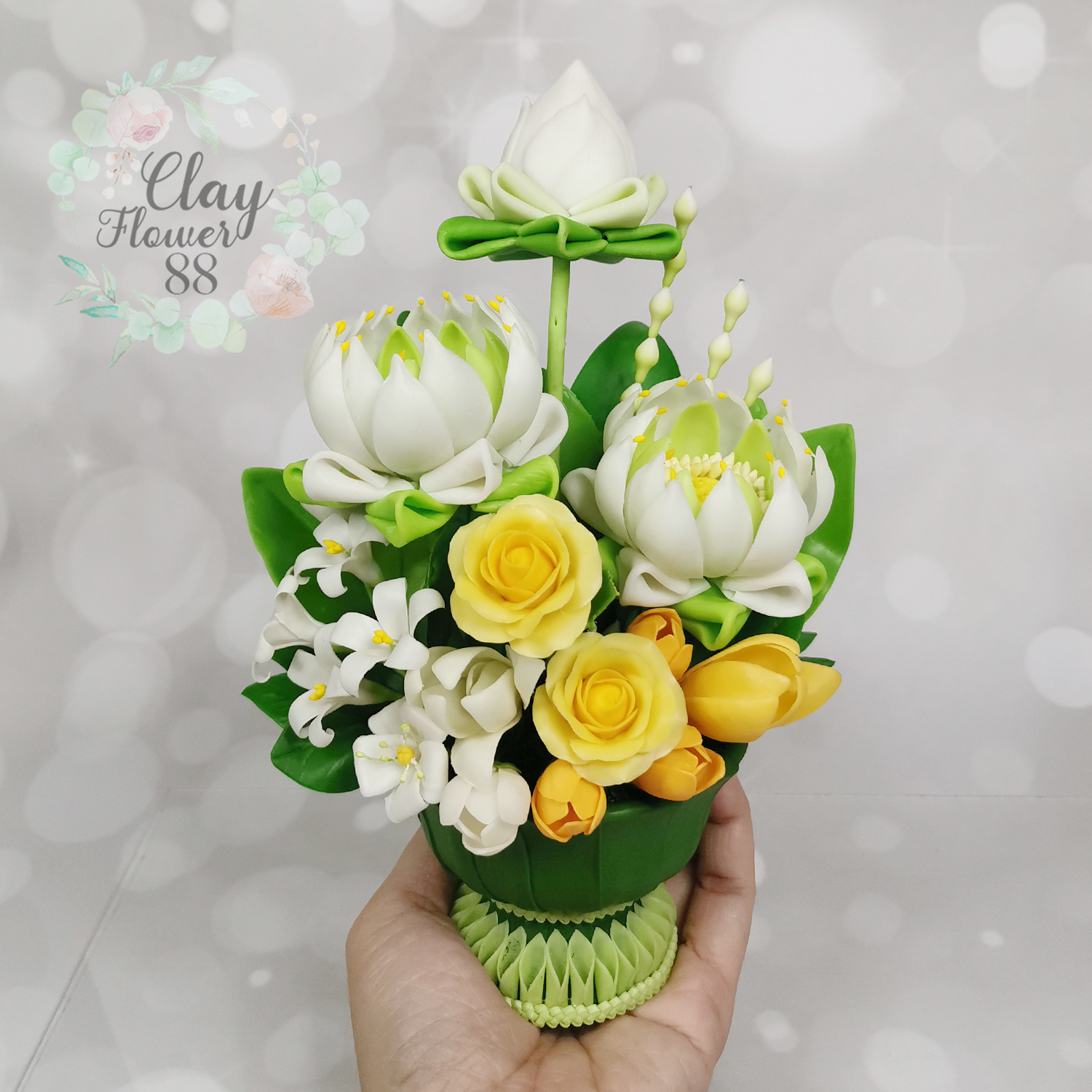 ชุดคู่ดอกบัว งานประดิษฐ์ ดินปั้น งานปั้น จาก ดินไทย จัดชุดในพานใบตอง (สูง 8 นิ้ว จำหน่ายเป็นคู่) สีขาว