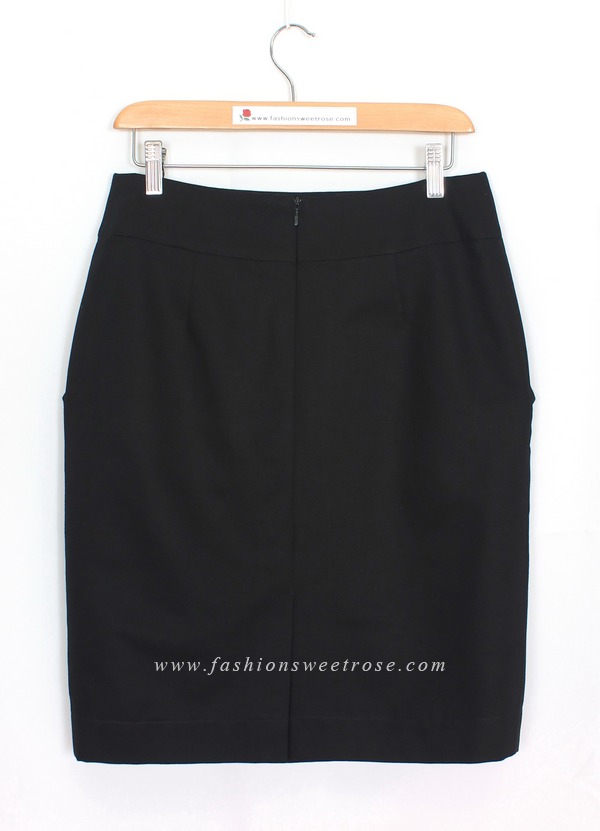 SK-466 กระโปรงทรงสอบ ผ้า OTTO-MAN สีดำ แต่งด้วยกระดุมหรู