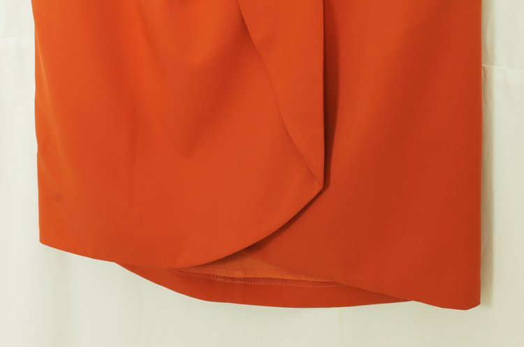 SK-079 กระโปรงทรงเอ ผ้าไหมอิตาลี สีส้มอิฐ เป็นกระโปรงป้ายมีกระเป๋าล้วง 2 ข้าง