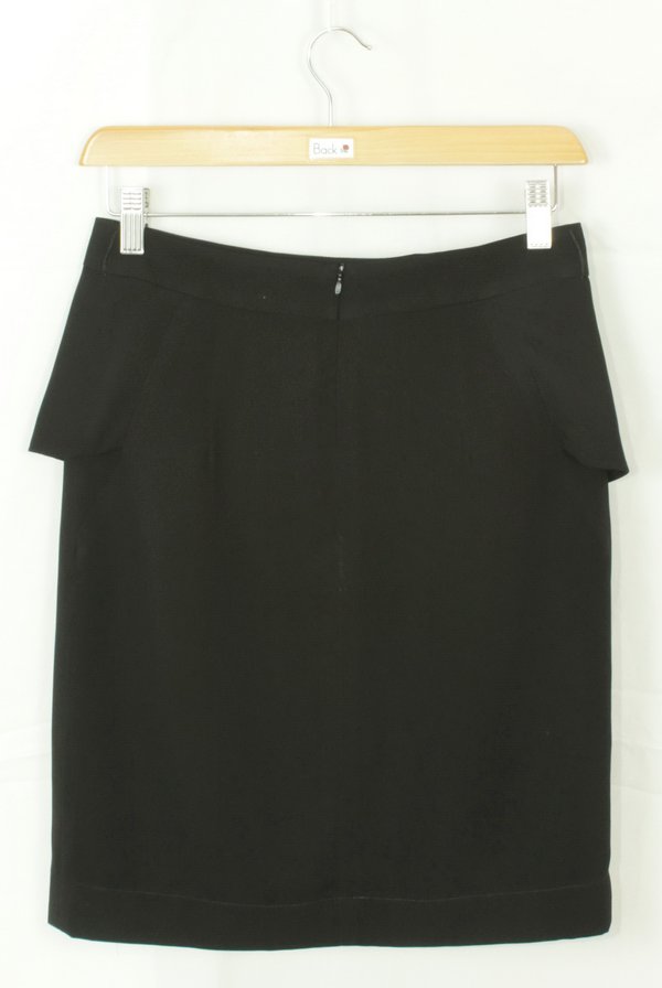 SK-068 กระโปรงทรงสอบ ผ้าไหมอิตาลีสีดำ ด้านหน้ากระโปรงจับจีบระบาย