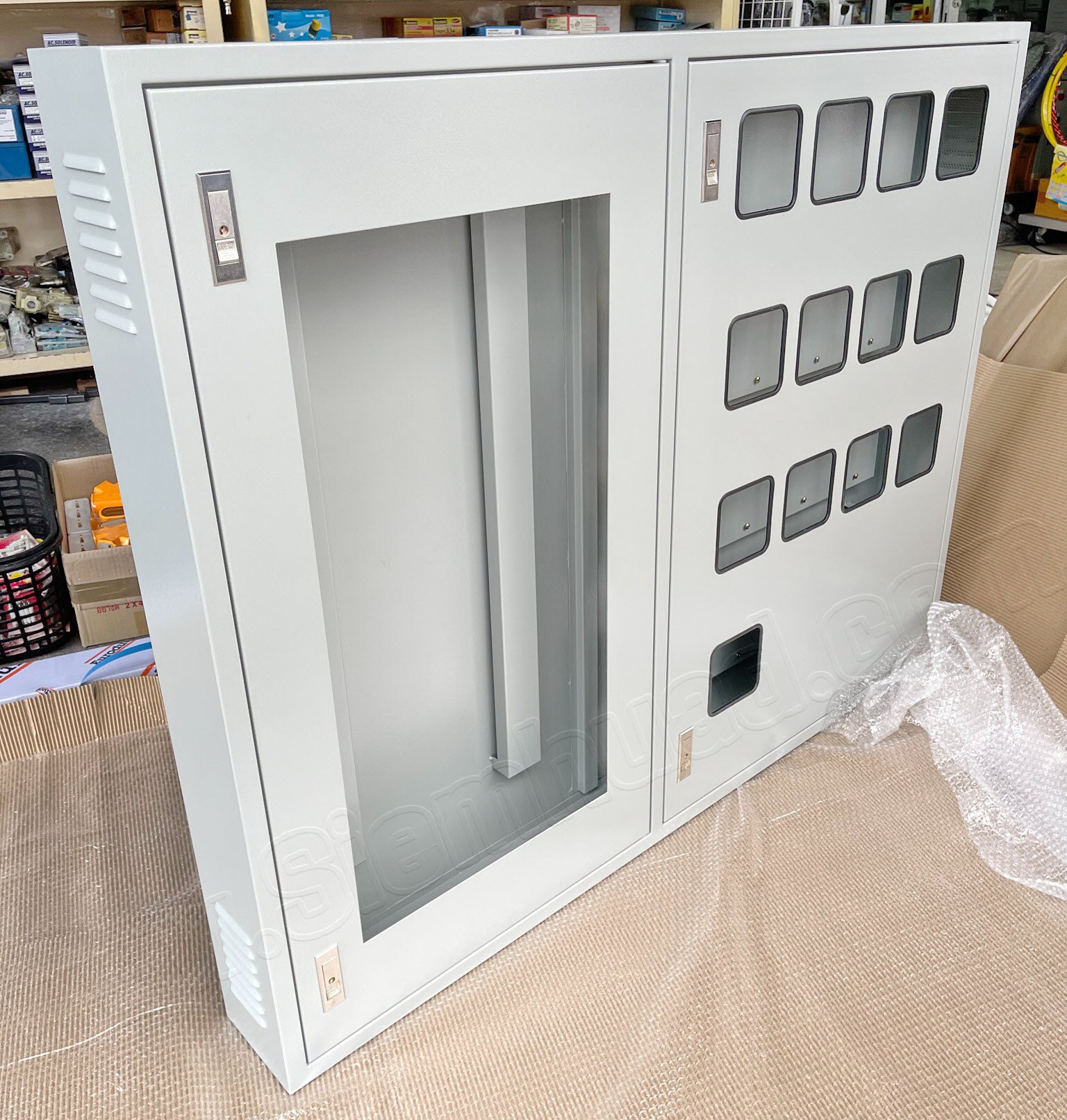 ตุ้ฝาจม 2ตอน ตู้มิเตอร์สั่งทำ ขนาด 13 ช่อง + โหลดเซ็นเตอร์ / MAIN DISTRIBUTION BOARD (TEMCO) (KJL), LOAD CENTER MAIN LUG MAIN BREAKER (Schneider Electric) (อุปกรณ์ไฟฟ้า LOAD CABINET (KJL) ขนาด 140x110x15cm