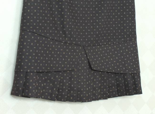 SK-284 กระโปรงแฟชั่น&ทำงาน ทรงสอบ ผ้าคอตต้อนญี่ปุ่นพิมพ์ลายลูกน้ำเล็กๆพื้นน้ำตาล ชายกระโปรงจับจีบรอบตัว