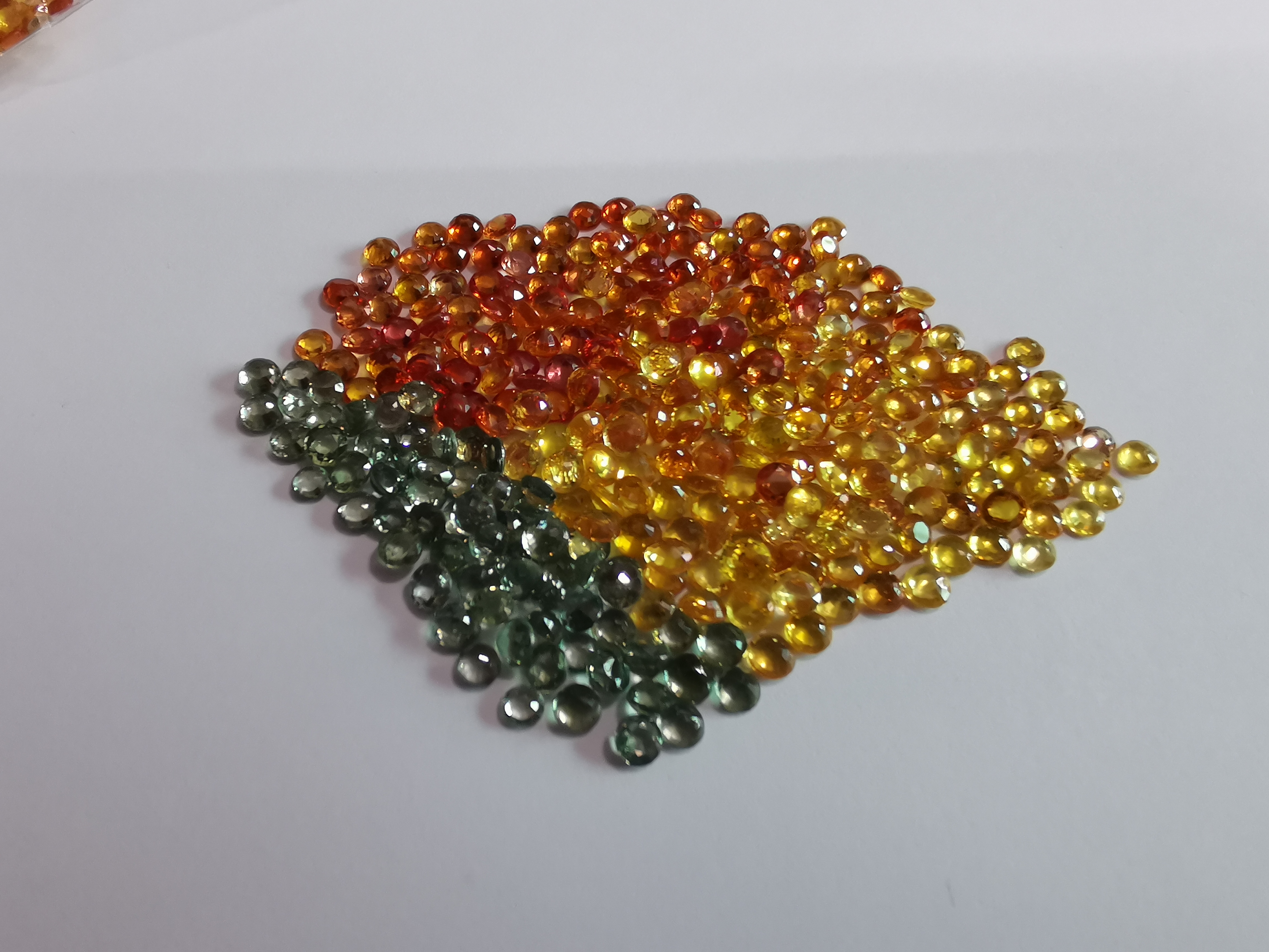 พลอยแฟนซีสีแท้ ไม่เเต่งภาพ