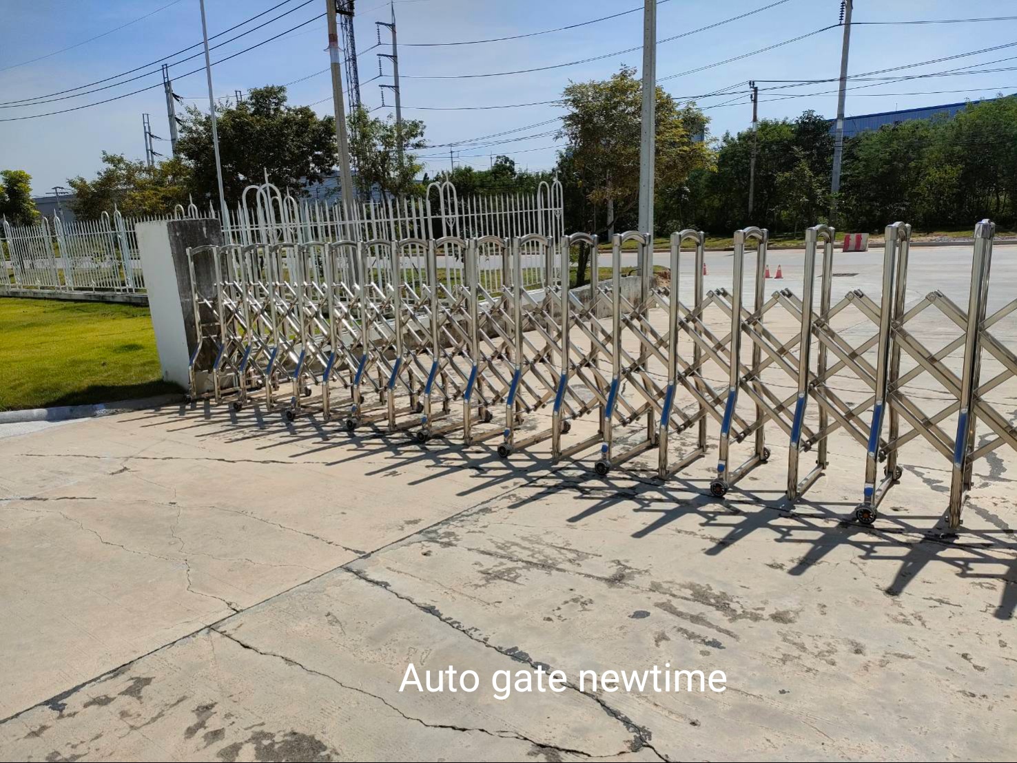 ประตูเลื่อนพับ FOLDING GATE ประตูเลื่อนพับสแตนเลส ประตูรั้วยืดพับ