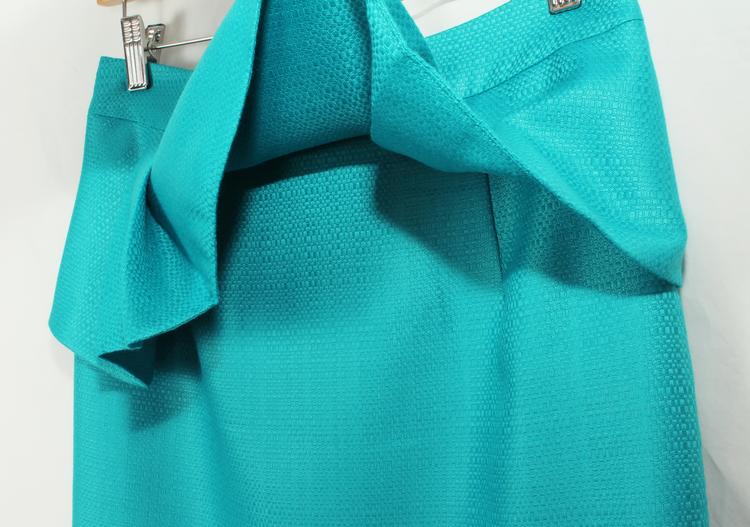 SK-191 กระโปรงแฟชั่น&ทำงาน ทรงสอบ ผ้า CHANEL สีฟ้า ด้านหน้ากระโปรงจับจีบระบาย