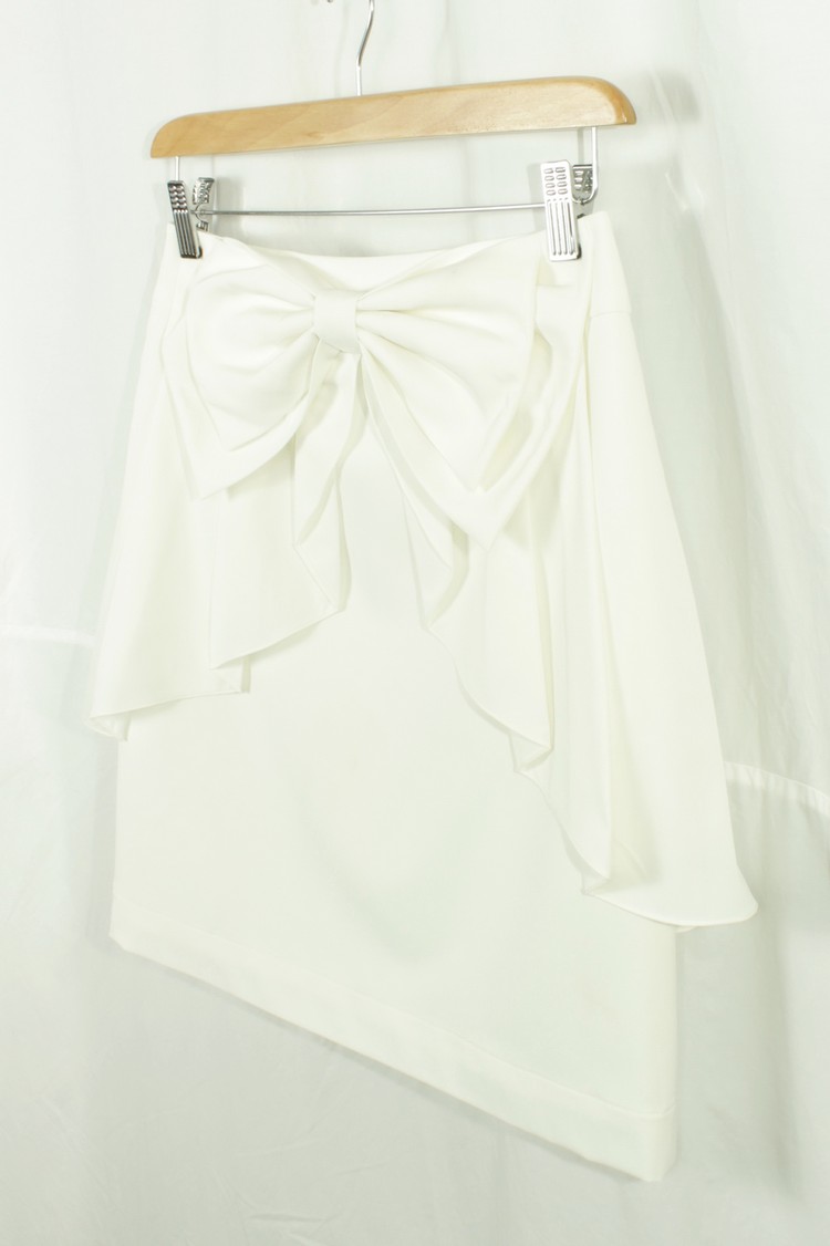 SK-153 กระโปรงแฟชั่น&ทำงาน ผ้าไหมอิตาลีสีขาวออฟไวท์ มีโบว์ซ้อนกัน 2 ชั้น