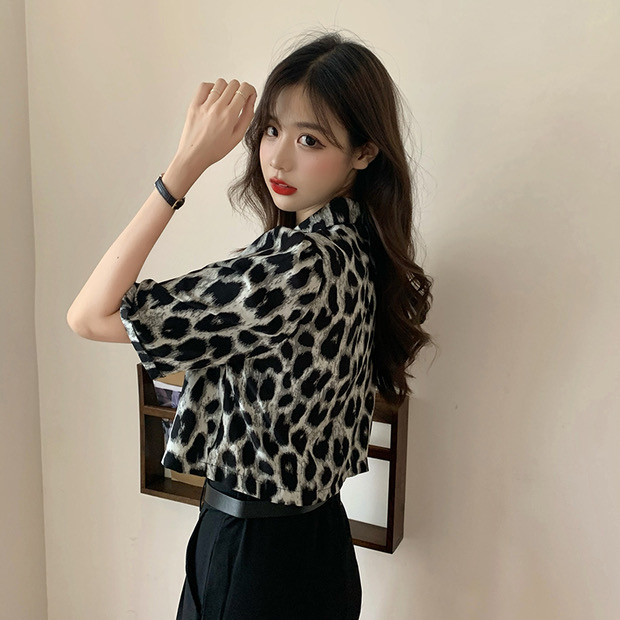 Panther Crop Blazer เสื้อเบลเซอร์สั้น ลายเสือดาว