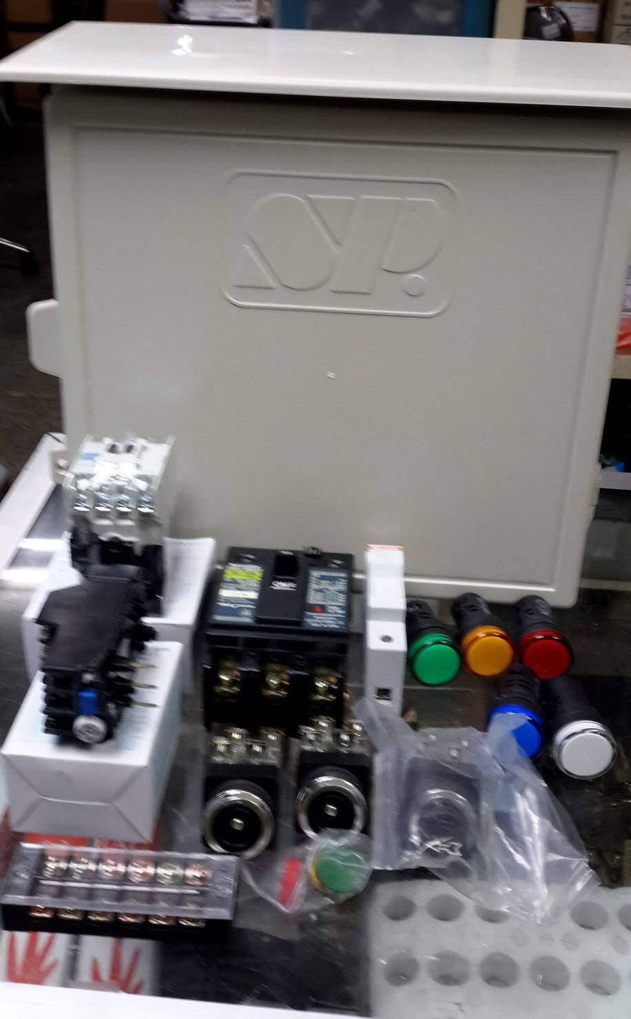ตู้ควบคุมมอเตอร์ Start Stop ออโตเมติก ตู้พลาสติก PVC เดินอุปกรณ์เบรกเกอร์ 3P (MITSUSHITA) BC30N, Electrical Enclosure, Fuse, Control Switch, MAGNETIC CONTACTOR (MITSUBISHI)