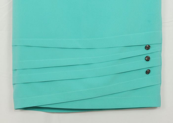 กระโปรงแฟชั่น&ทำงาน กระโปรงทรงสอบ ผ้าไหมอิตาลีสีเขียวพาสเทล ชายกระโปรงตีเกร็ดแต่งด้วกระดุม / SK-226