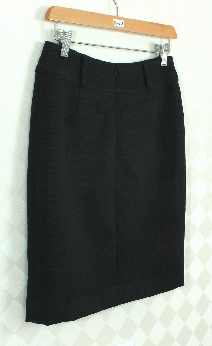 SK-267 กระโปรงแฟชั่น&ทำงาน ทรงสอบแบบผ่าหน้า ผ้า FENDI สีดำ ด้านหน้ากระโปรงจับจีบทวิส