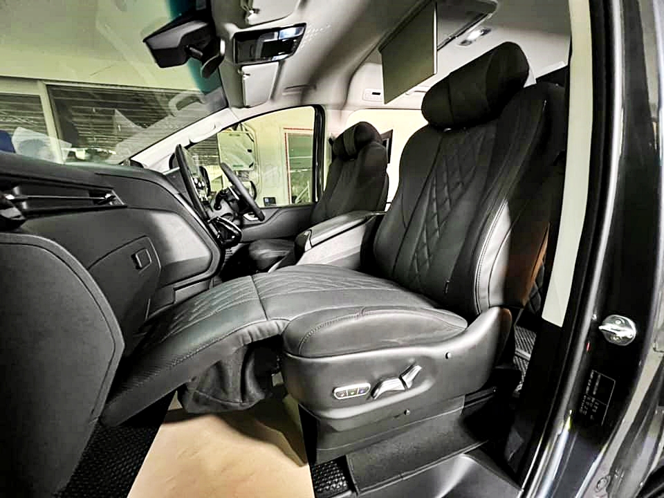 Hyundai Staria 2022 ติดเบาะ vip บันไดไฟฟ้า เบาะคนขับไฟฟ้า คอนโซลวางแขนมีตู้เย็น