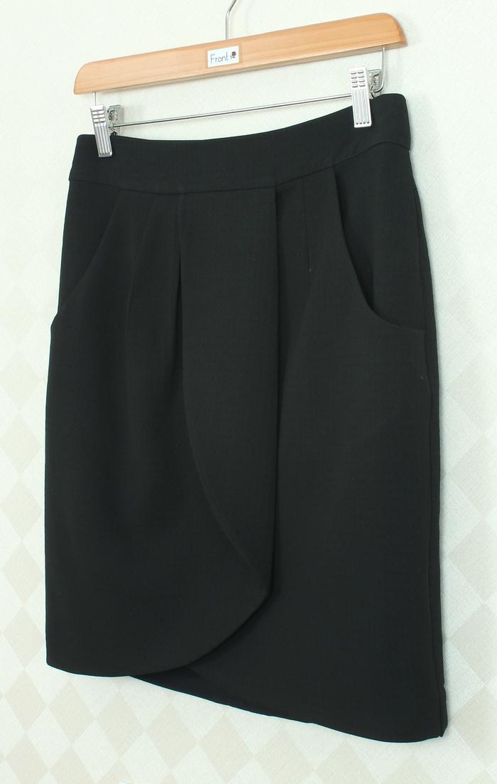 SK-269 กระโปรงทรงเอ ผ้าญี่ปุ่น BM สีดำ เป็นกระโปรงป้าย มีกระเป๋าล้วง 2 ข้าง