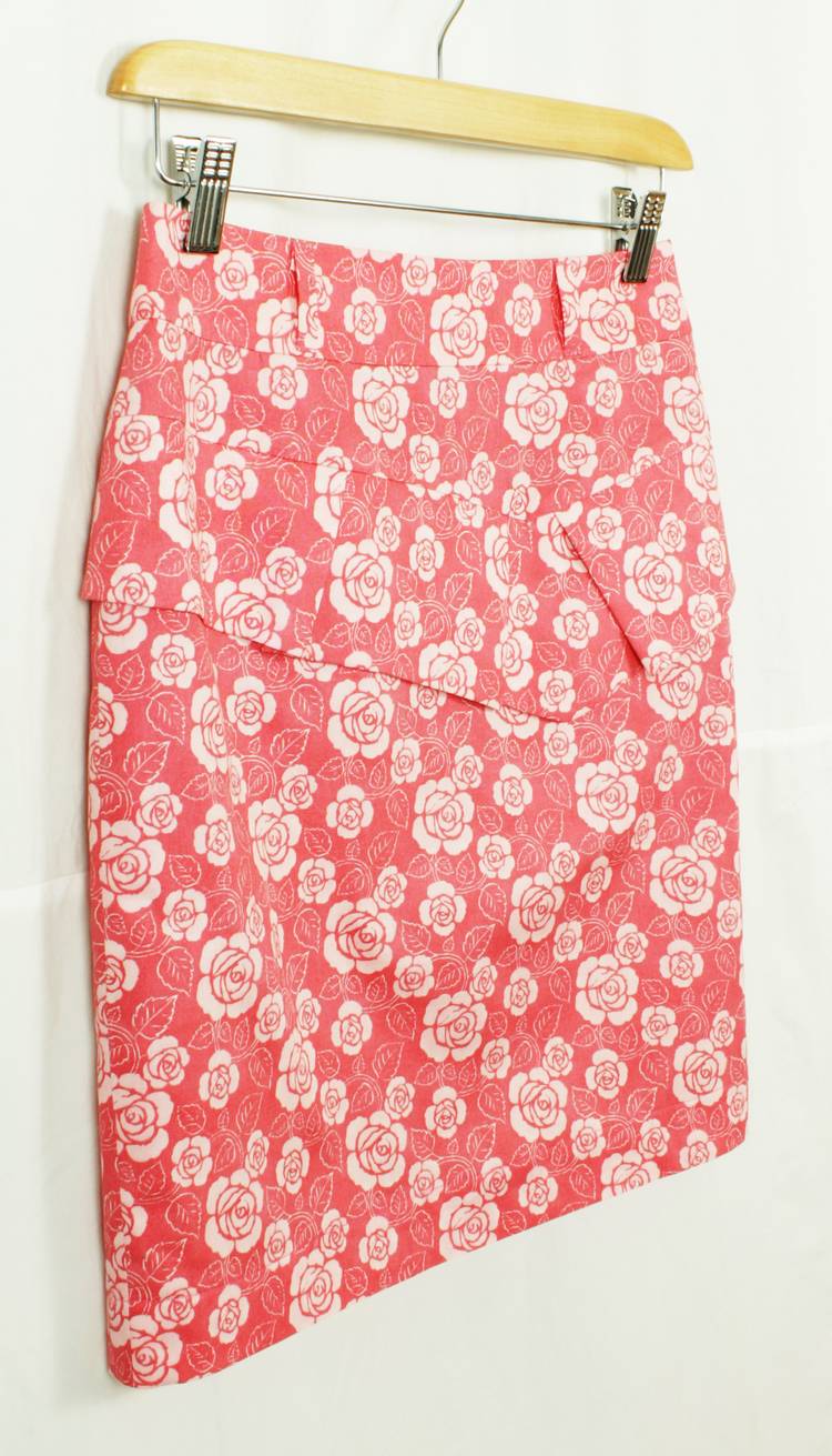 SK-159 กระโปรงแฟชั่น&ทำงาน ทรงสอบจับจีบทวิชซ้อนกัน ผ้าคอตต้อนพิมพ์ลายดอกกุหลาบขาวพื้นชมพู