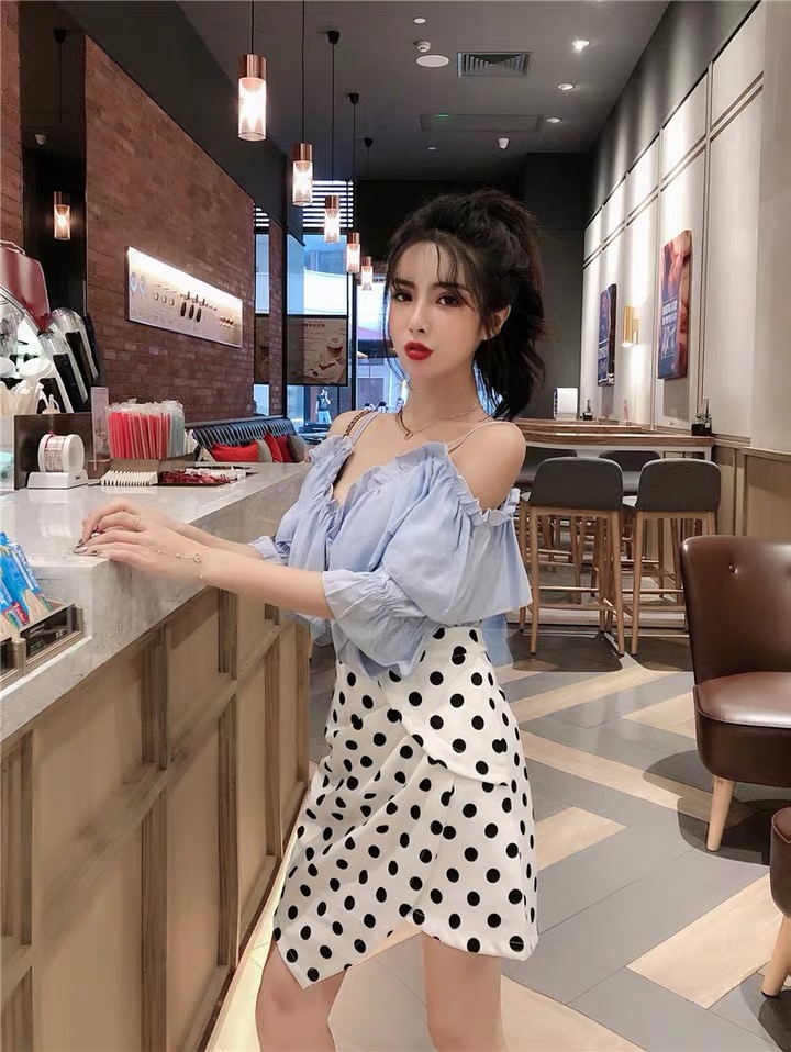 เสื้อลินินเปิดไหล่ แขนสั้น