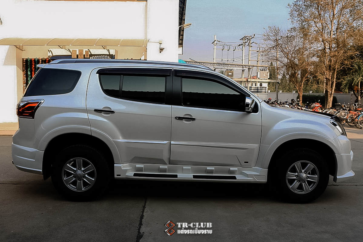 ชุดแต่งสเกิร์ตรอบคัน LUMIX MU-X 2012-2016