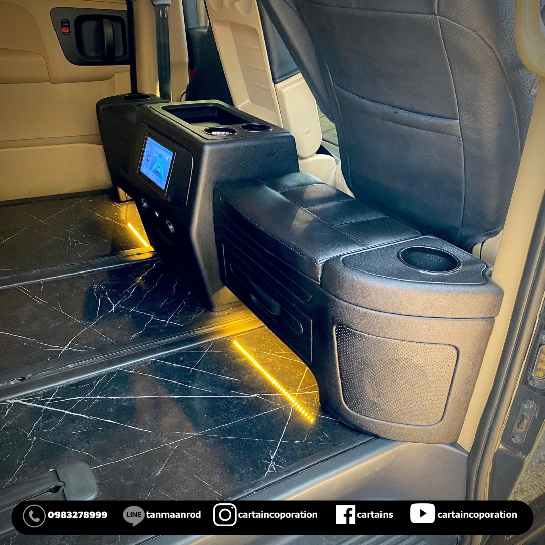 คอลโซลเตี้ย Hyundai h1 พร้อมจอเครื่องเล่นลำโพงซ้ายขวา ไฟส่องเท้า USB ลิ้นชัก 5 ช่อง ที่วางแก้ว 4 จุด