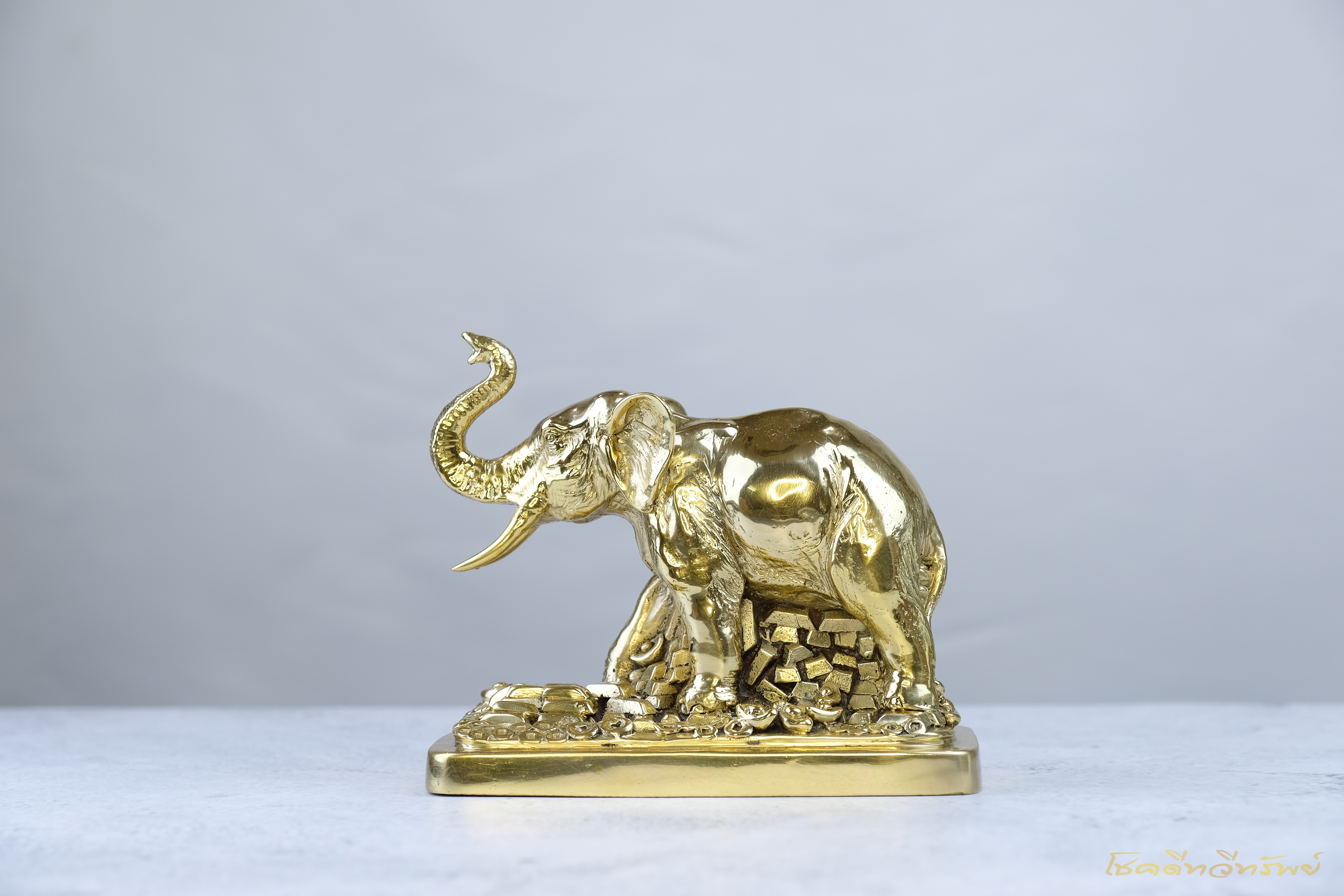 รูปปั้นช้างมงคล