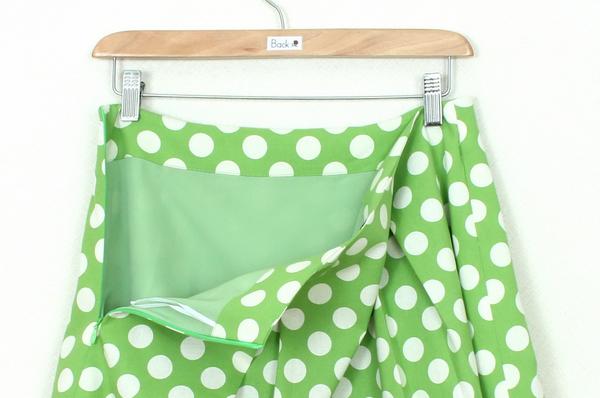 SK-344 กระโปรงแฟชั่น&ทำงาน ทรงบาน ผ้าคอตต้อนลินินญี่ปุ่นพิมพ์ลาย POLKA DOT จุดขาวพื้นเขียว