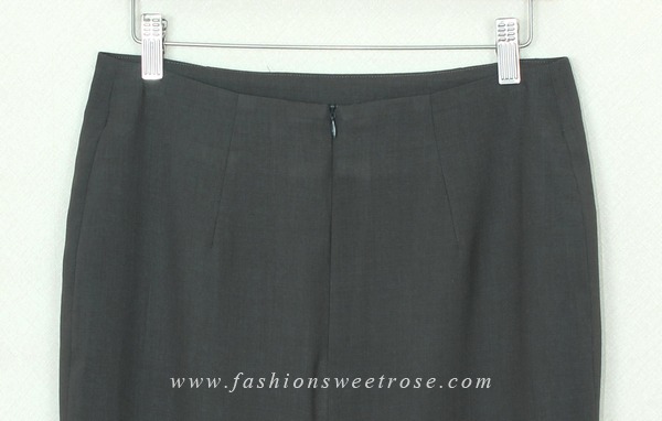 SK-370 กระโปรงทรงสอบ ผ้า Rose Skin สีเทาดำ ด้านหน้ากระโปรงจับจีบทวิช ดีไซน์เรียบหรู