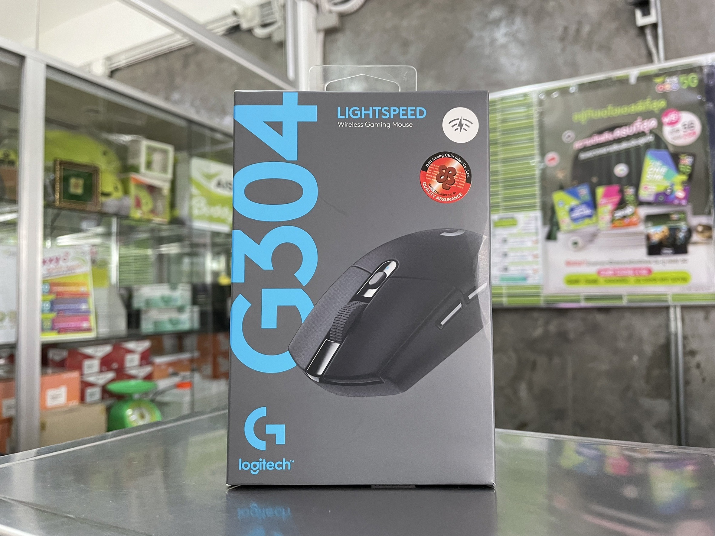 Logitech G304 LIGHTSPEED WIELESS มี 2 สี UP TO 12,000 DPI ประกันศูนย์ 2 ปี