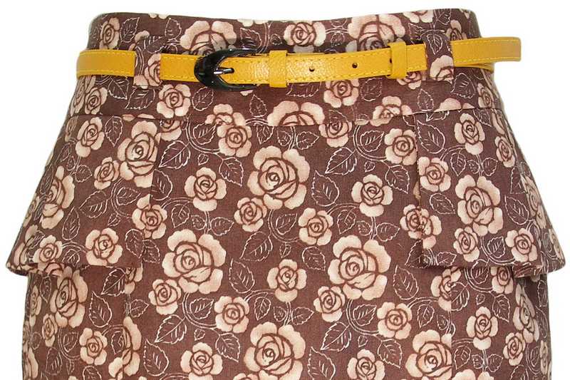 SK-064 กระโปรงทรงสอบ ผ้าคอตต้อนพิมพ์ลายกุหลาบน้ำตาล แต่งขอบเอวด้านหน้า