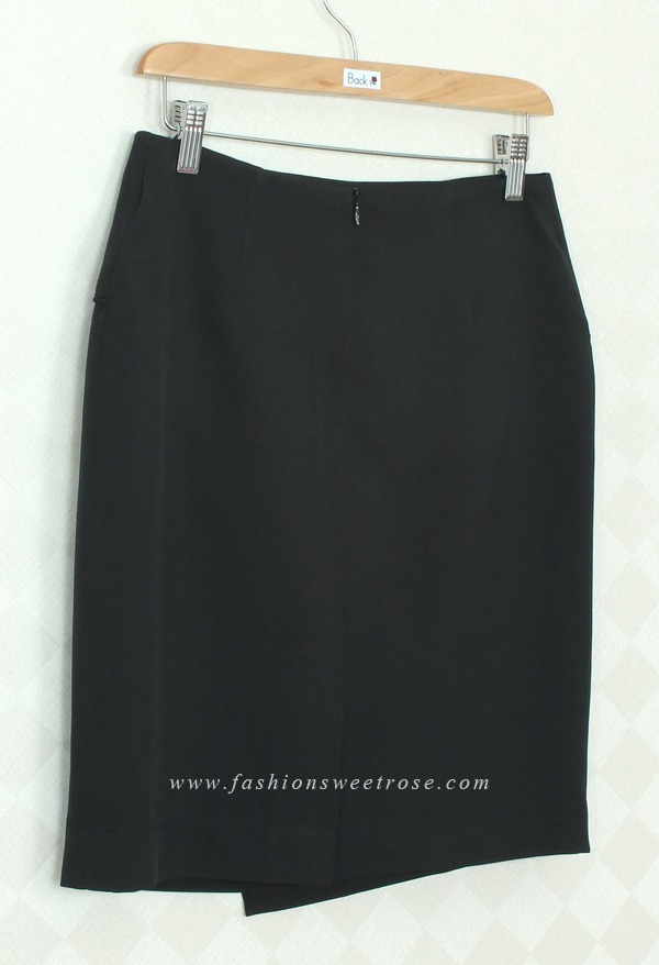 กระโปรงทรงสอบ ผ้าไหมอิตาลีสีดำ ด้านหน้ากระโปรงดีไซน์เรียบหรู / SK-339