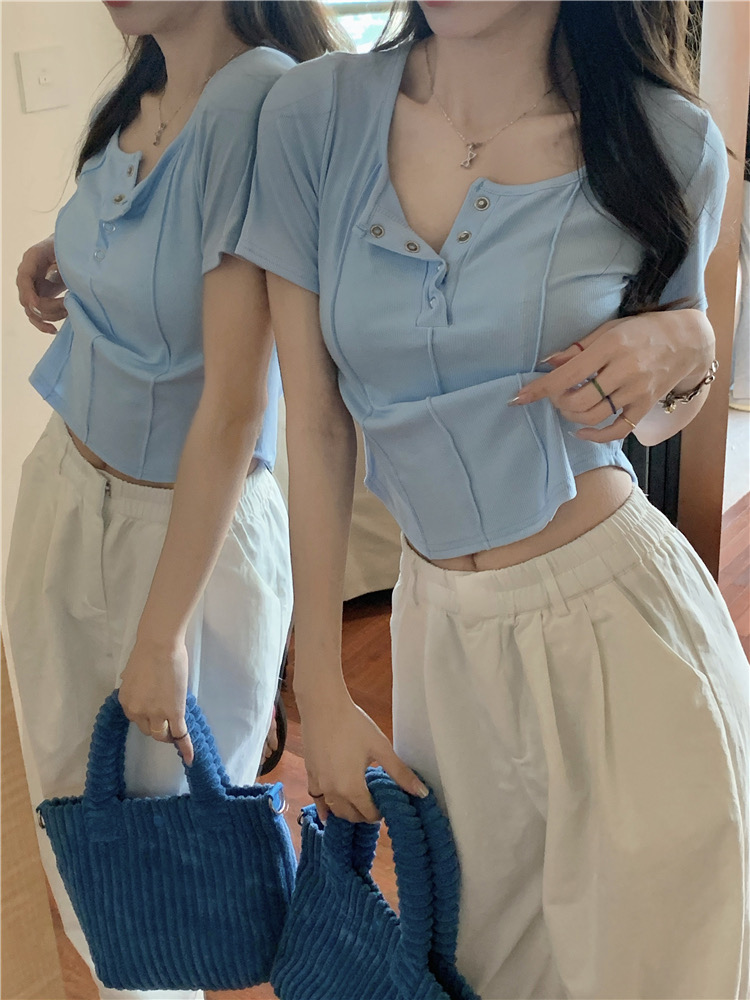 Kumi button tee เสื้อครอปกระดุมหน้า