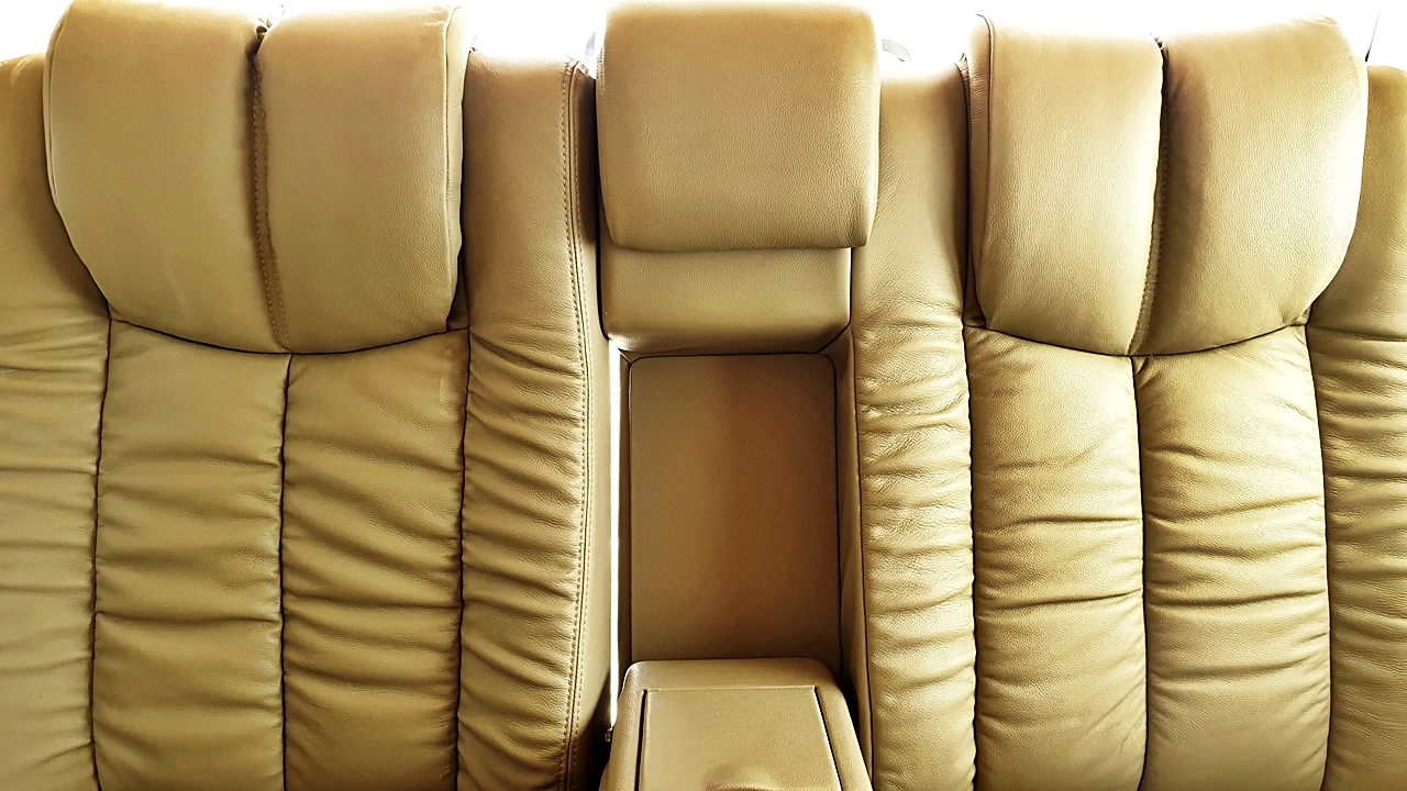 HYUNDAI H-1 DELUXE ท่านแม่ทัพภาค พิษณุโลก [เบาะVIP,เบาะท้ายหนัง,เคาเตอร์เตี้ย,พรม]-ฮล8651