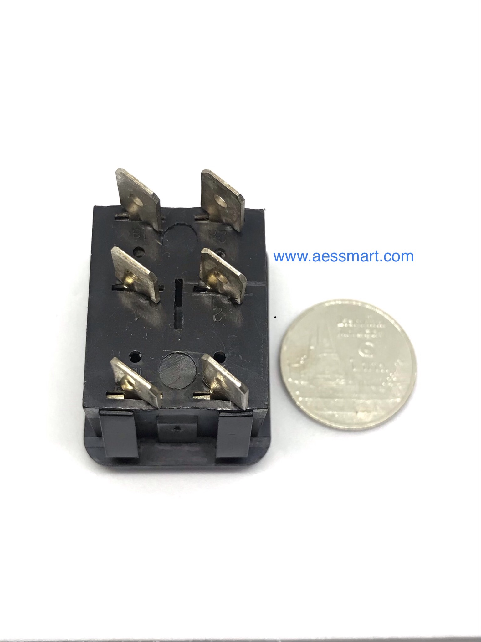 สวิตซ์ On-Off-On เด้งกลับ 6 ขา 2.5cm.x3.2cm.
