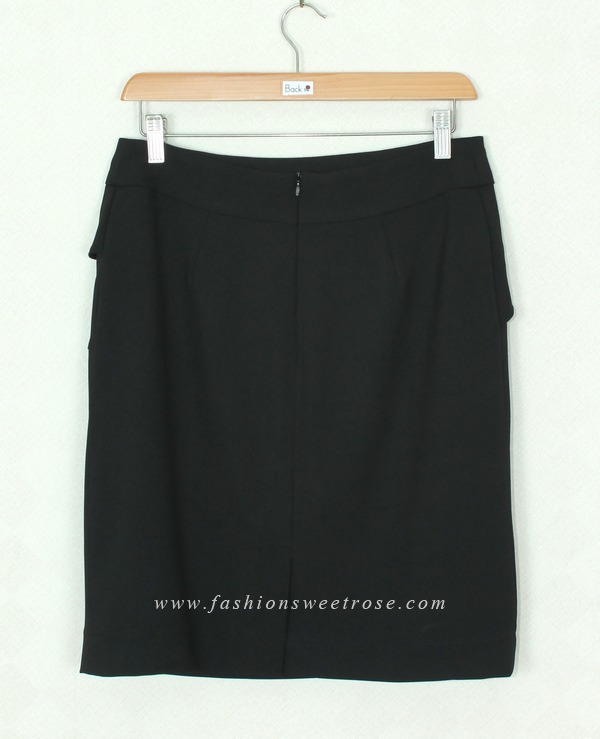 SK-368 กระโปรงทรงสอบ ผ้า Rose Skin สีดำ ด้านหน้ากระโปรงออกแบบตัดต่อมีชิ้นแต่งด้านหน้า