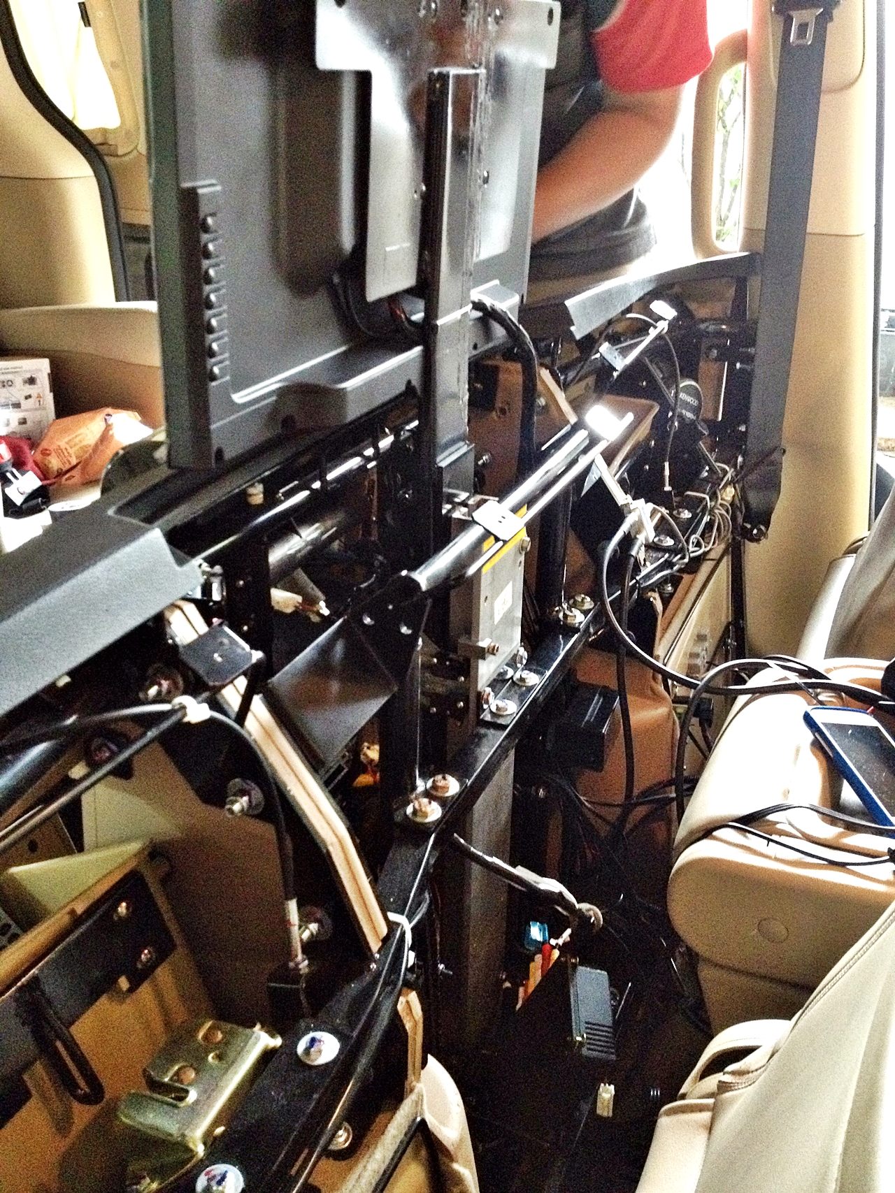 HYUNDAI H-1 STAREX [ ประตูไฟฟ้า 2 ข้าง ( ซ้าย ขวา ) + เบาะvipไฟฟ้า ทรง starex + เปลี่ยนทีวี 22" คอนโซลสูง ] { 4กฮ5348 }