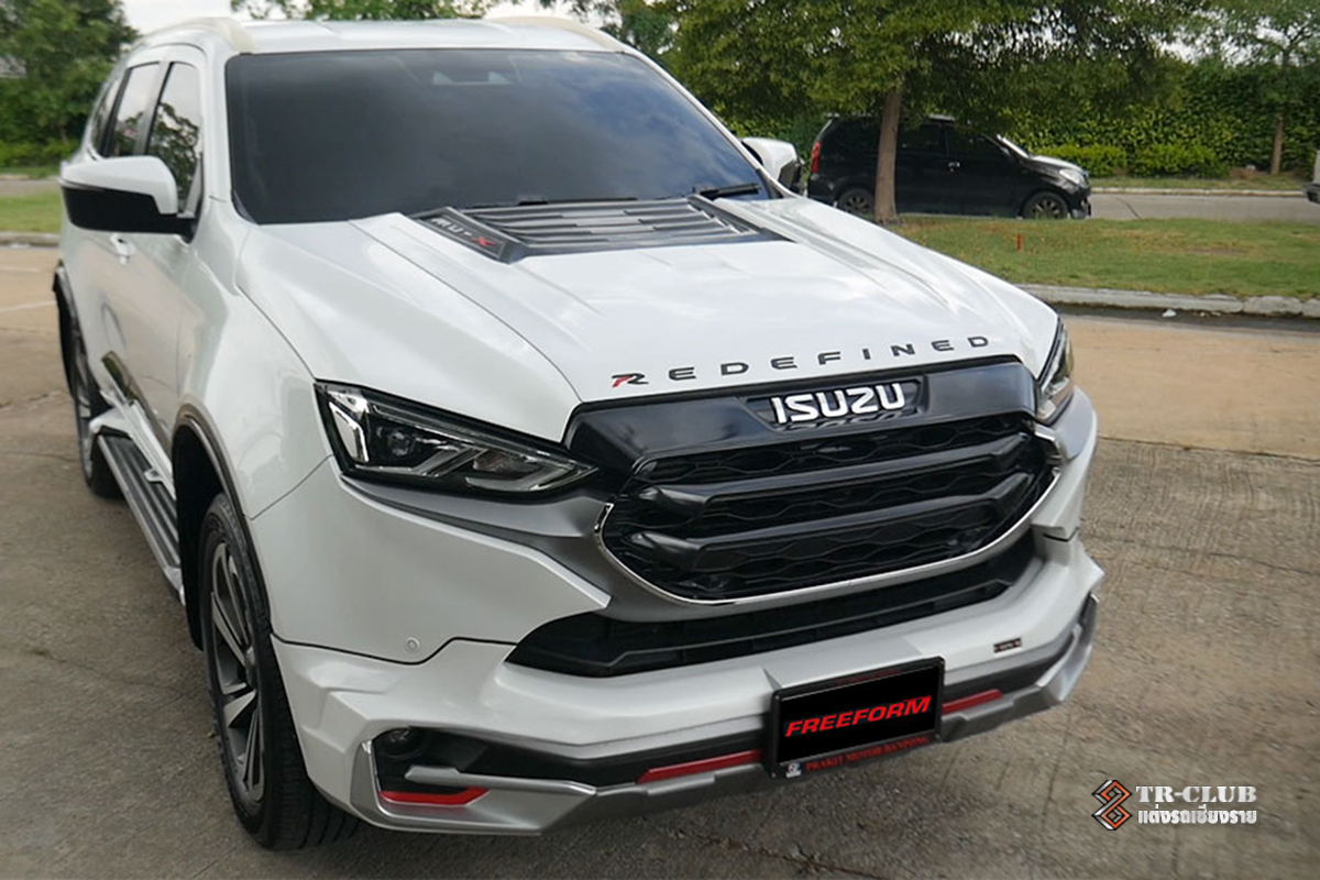 ชุดแต่งสเกิร์ตรอบคัน REDEFINED V3 สำหรับ Mu-X 2021