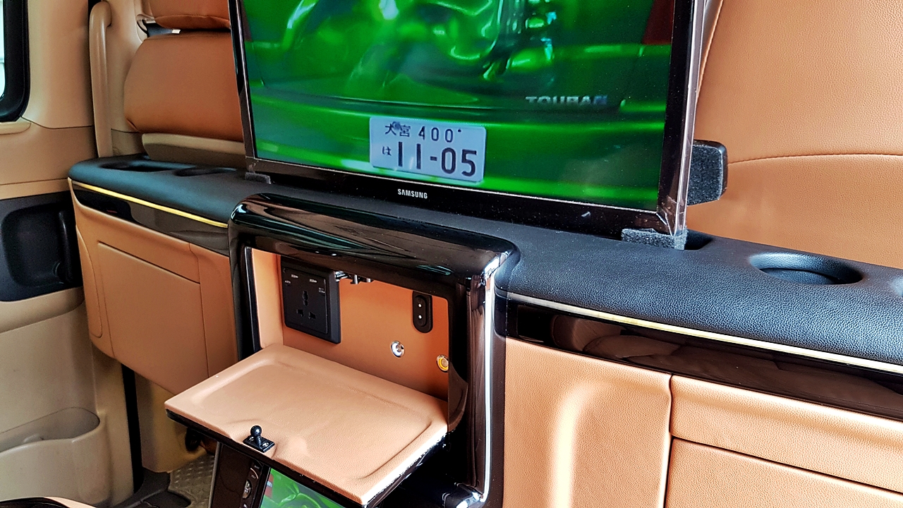 HYUNDAI H-1 DELUXE รถคุณเอกชัยศรีวิชัย [ เบาะ + คอนโซลสูง + เครื่องเสียง + ชุดแต่ง ] - ฮบ7971